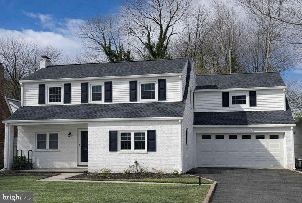 Photo of 405 Hillcrest Road, YORK, PA 17403 (MLS # PAYK2097724)