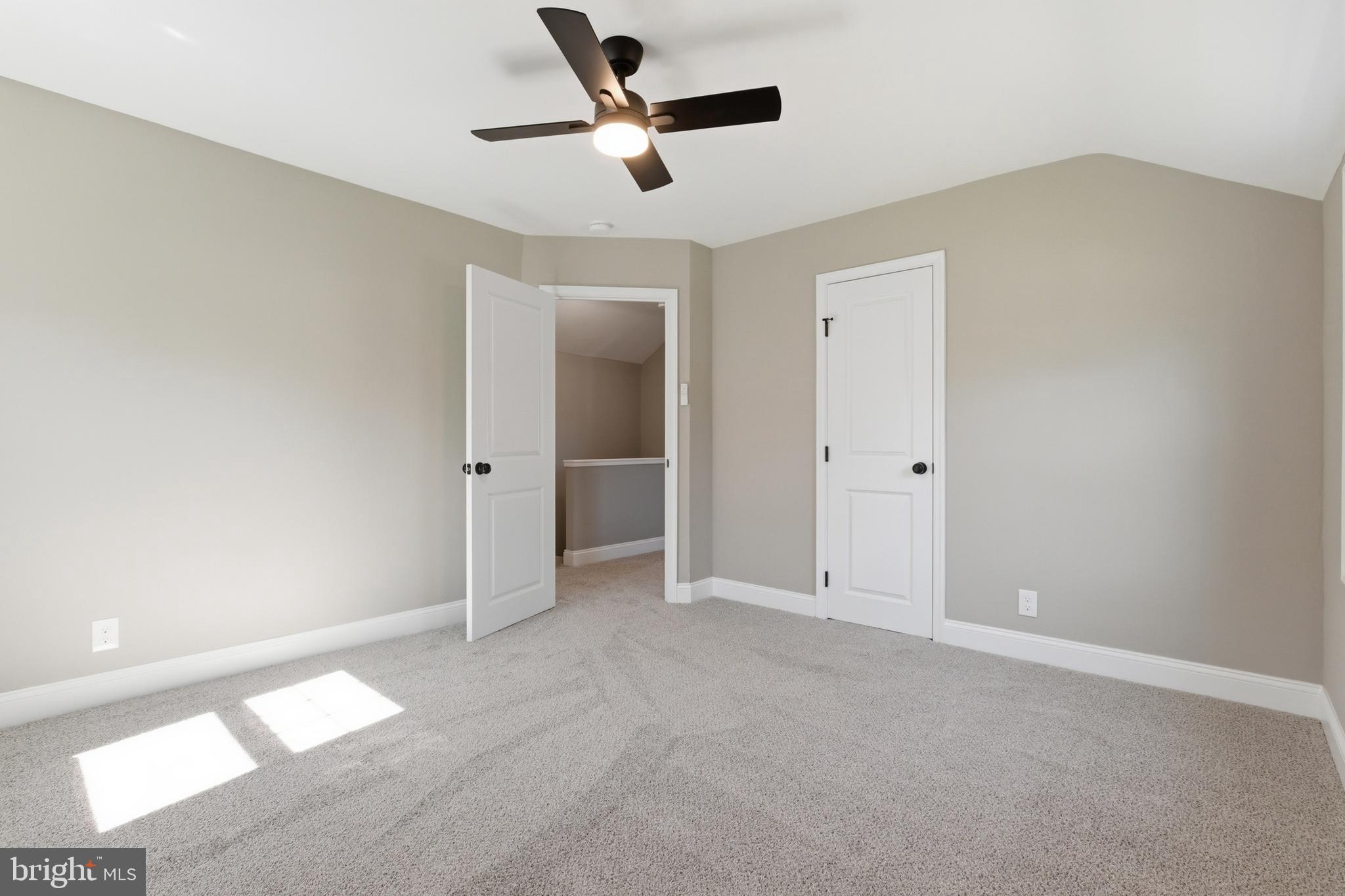 WILLOW MANOR - Residential