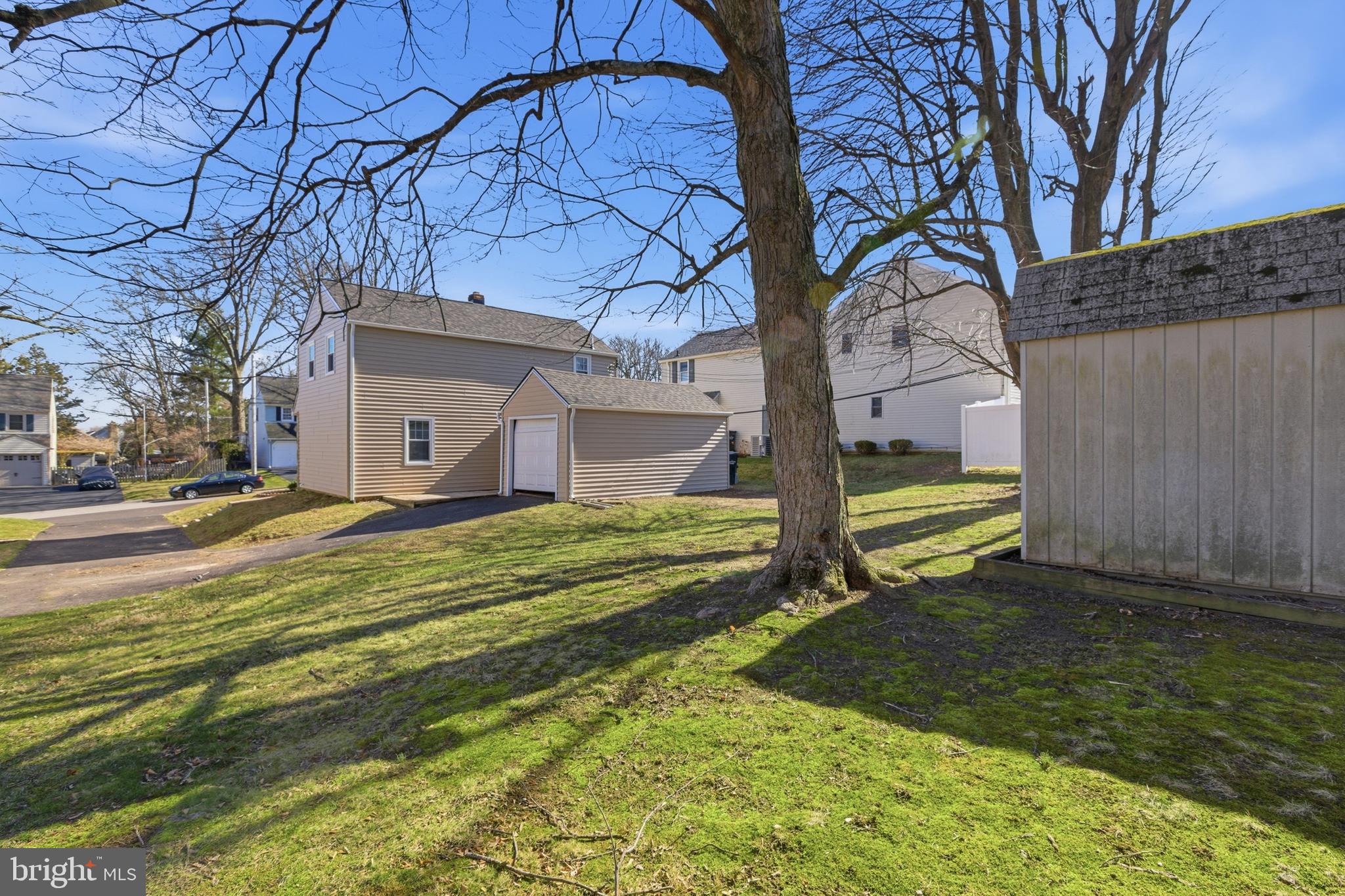 WILLOW MANOR - Residential