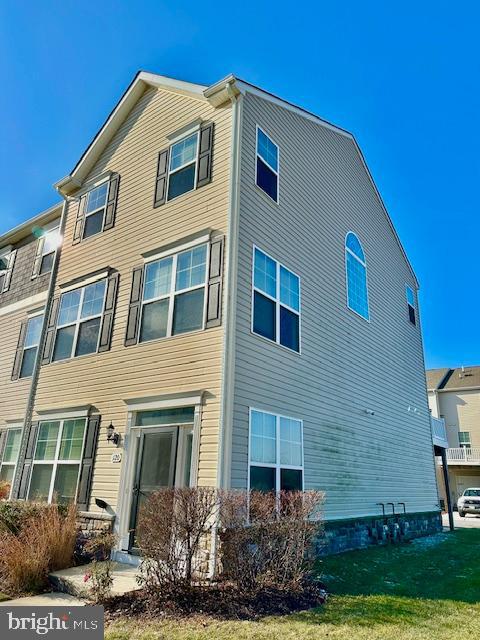 ELLENDALE - Residential Lease