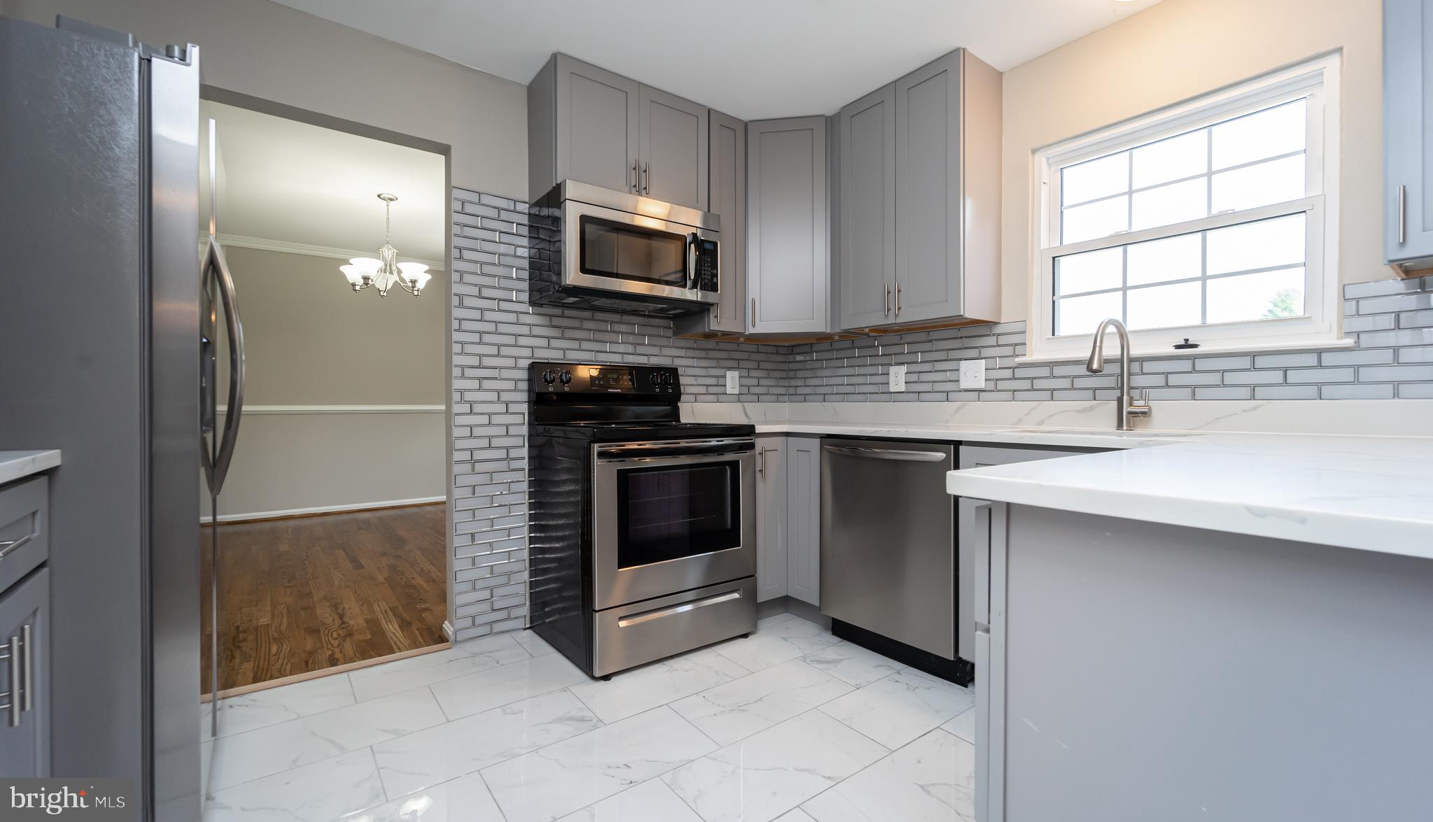 LARGO KNOLLS - Residential