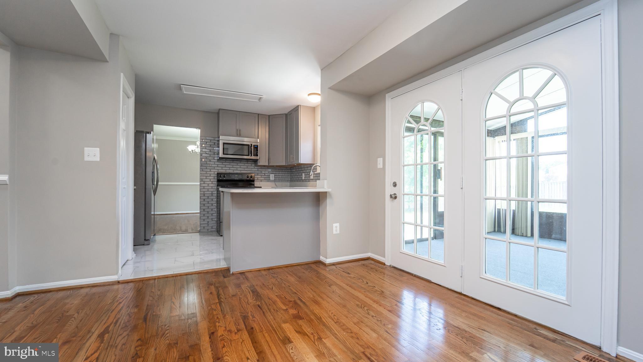 LARGO KNOLLS - Residential