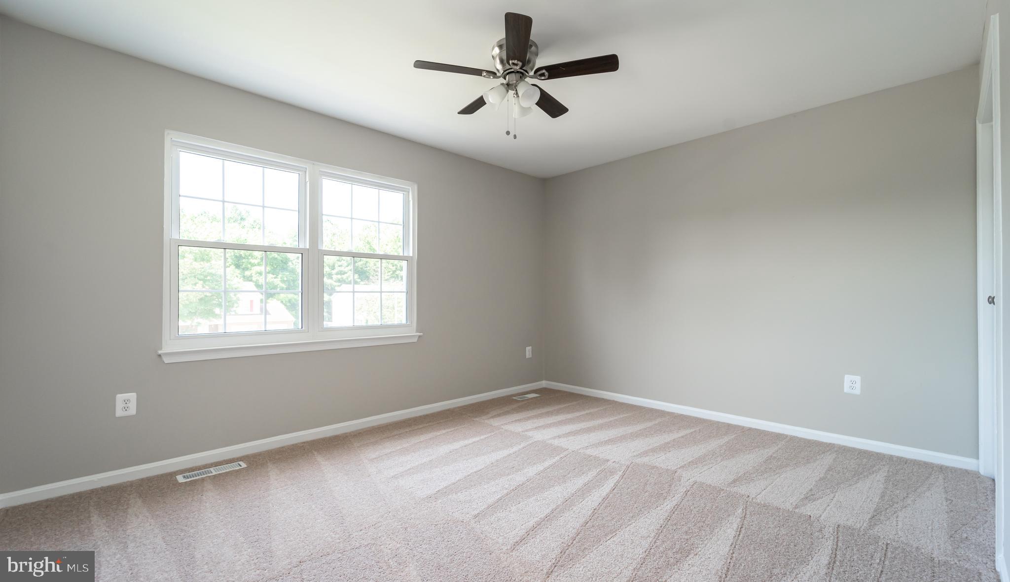 LARGO KNOLLS - Residential