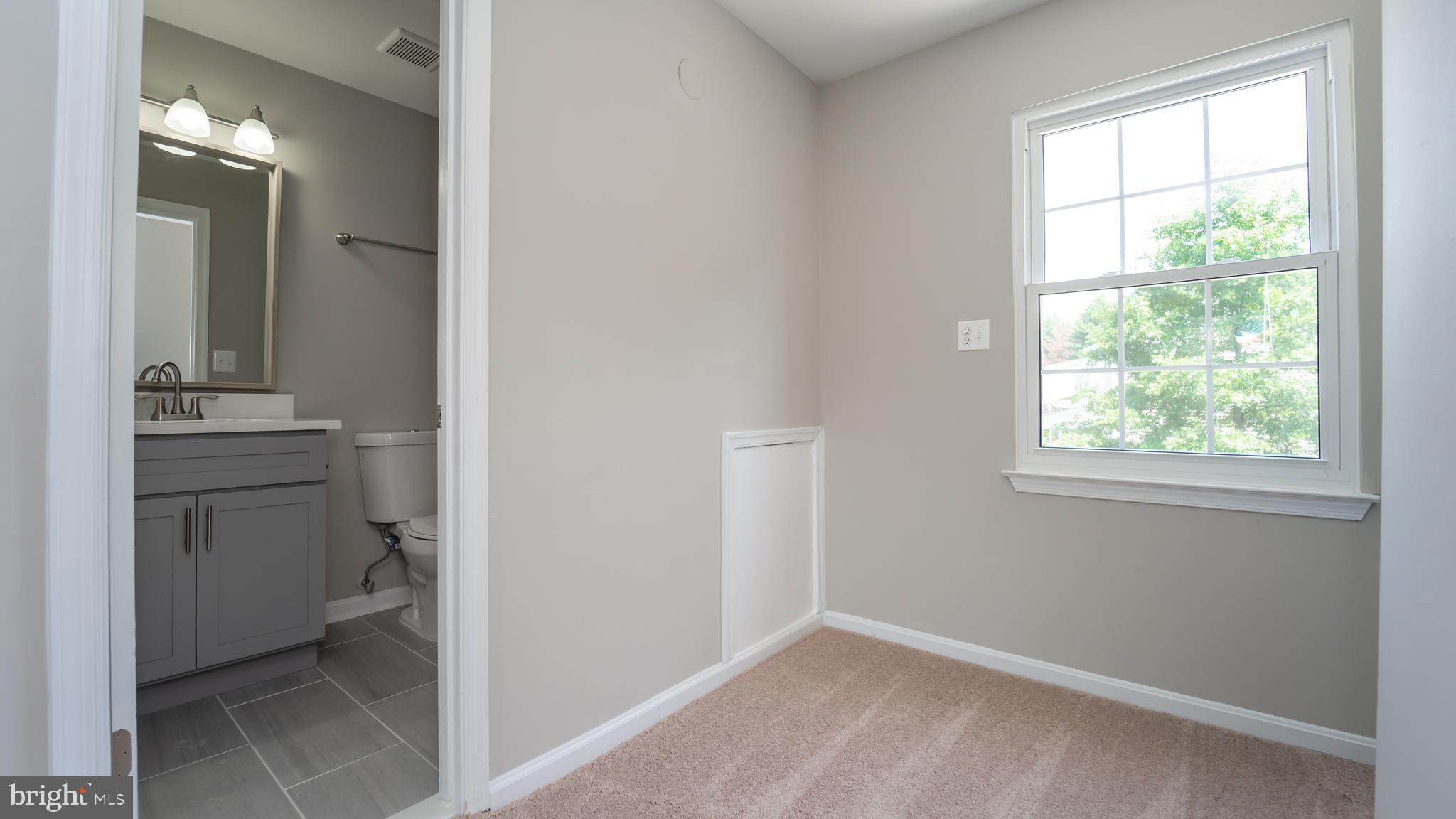 LARGO KNOLLS - Residential