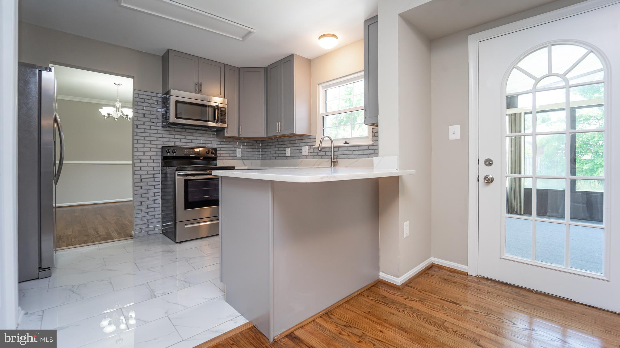 LARGO KNOLLS - Residential