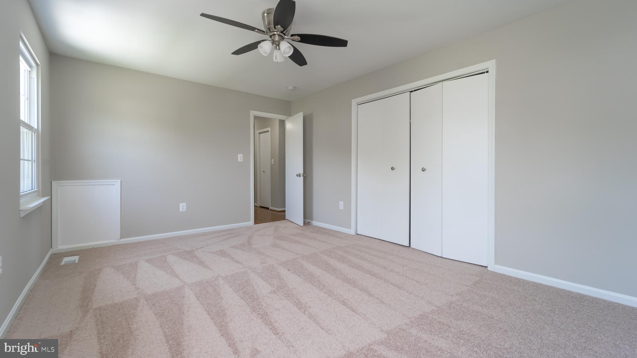 LARGO KNOLLS - Residential