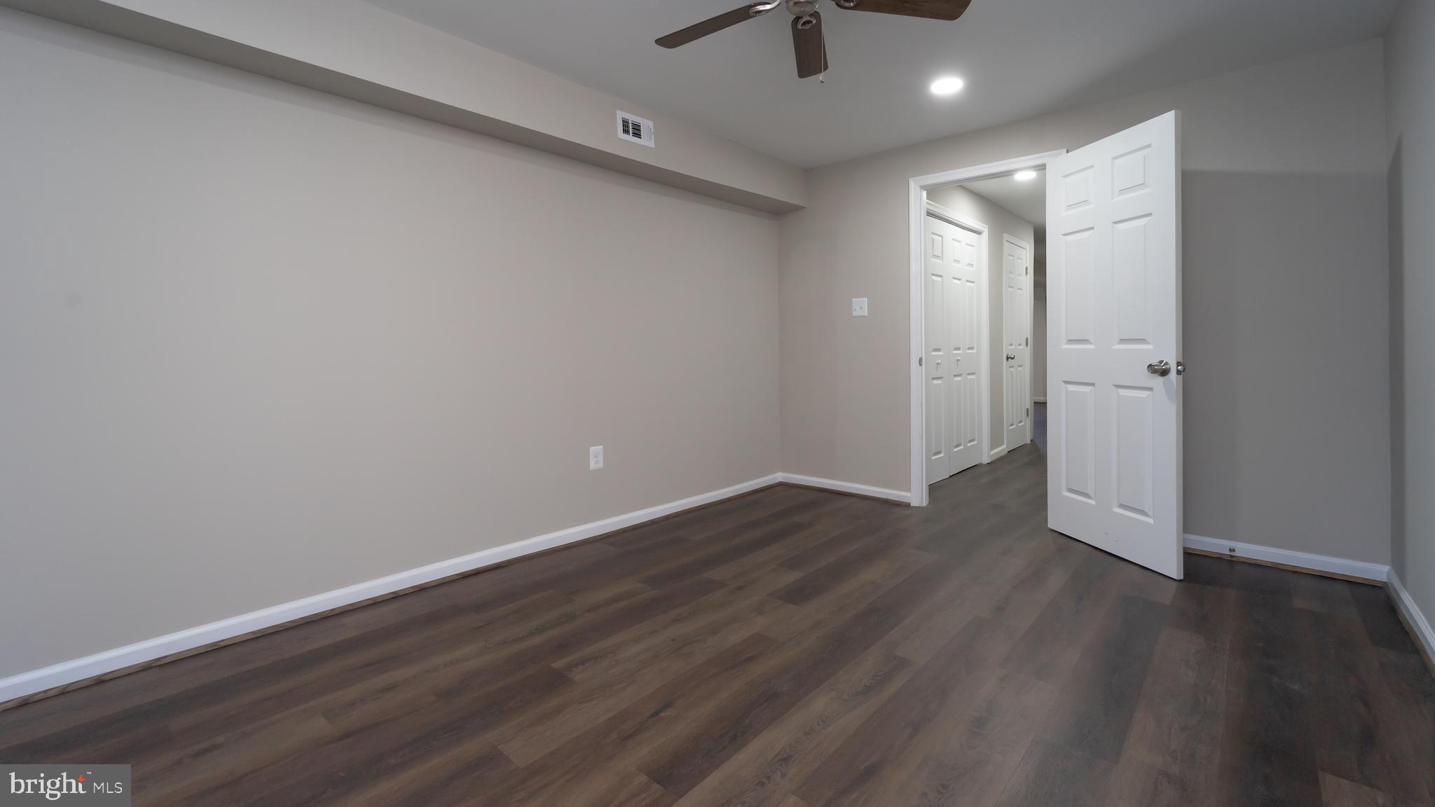 LARGO KNOLLS - Residential