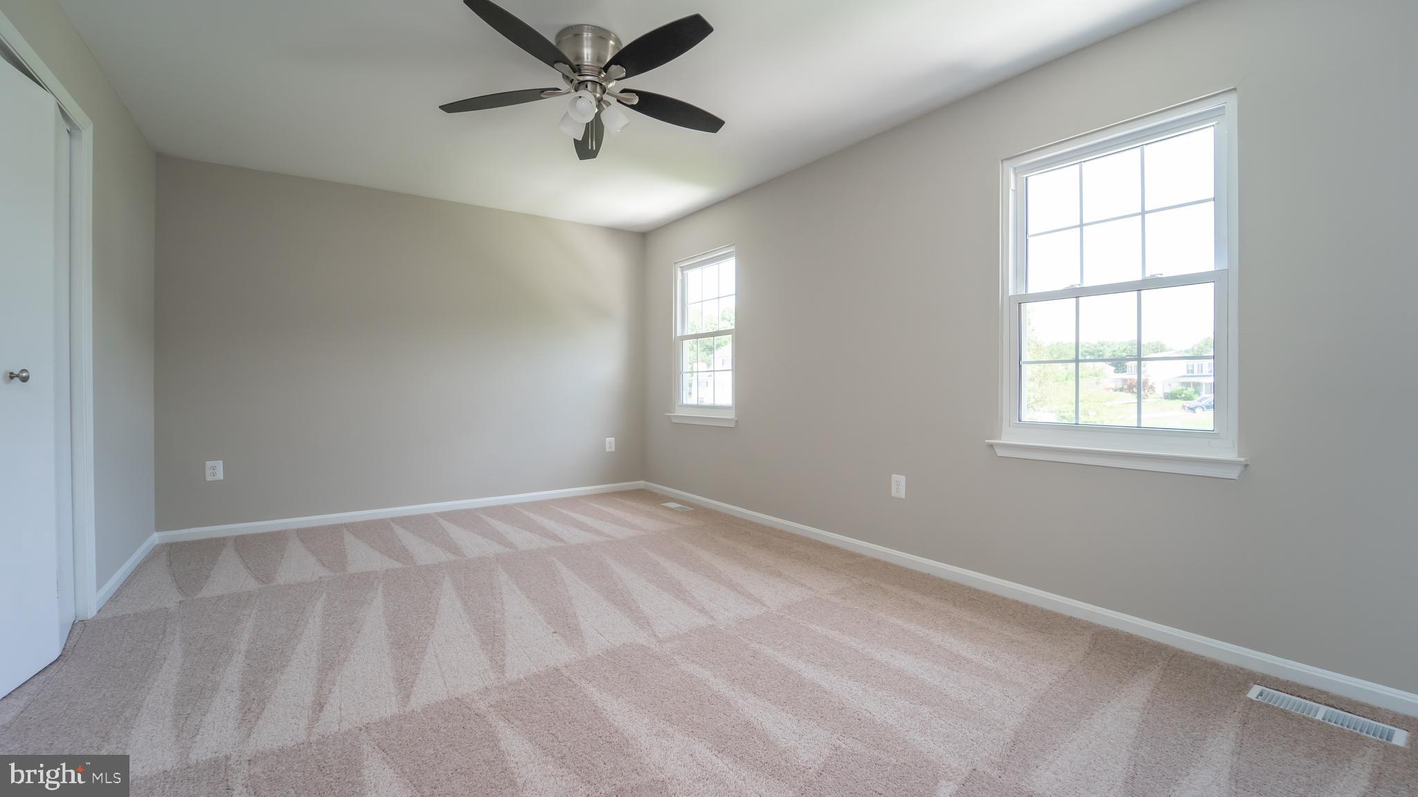 LARGO KNOLLS - Residential