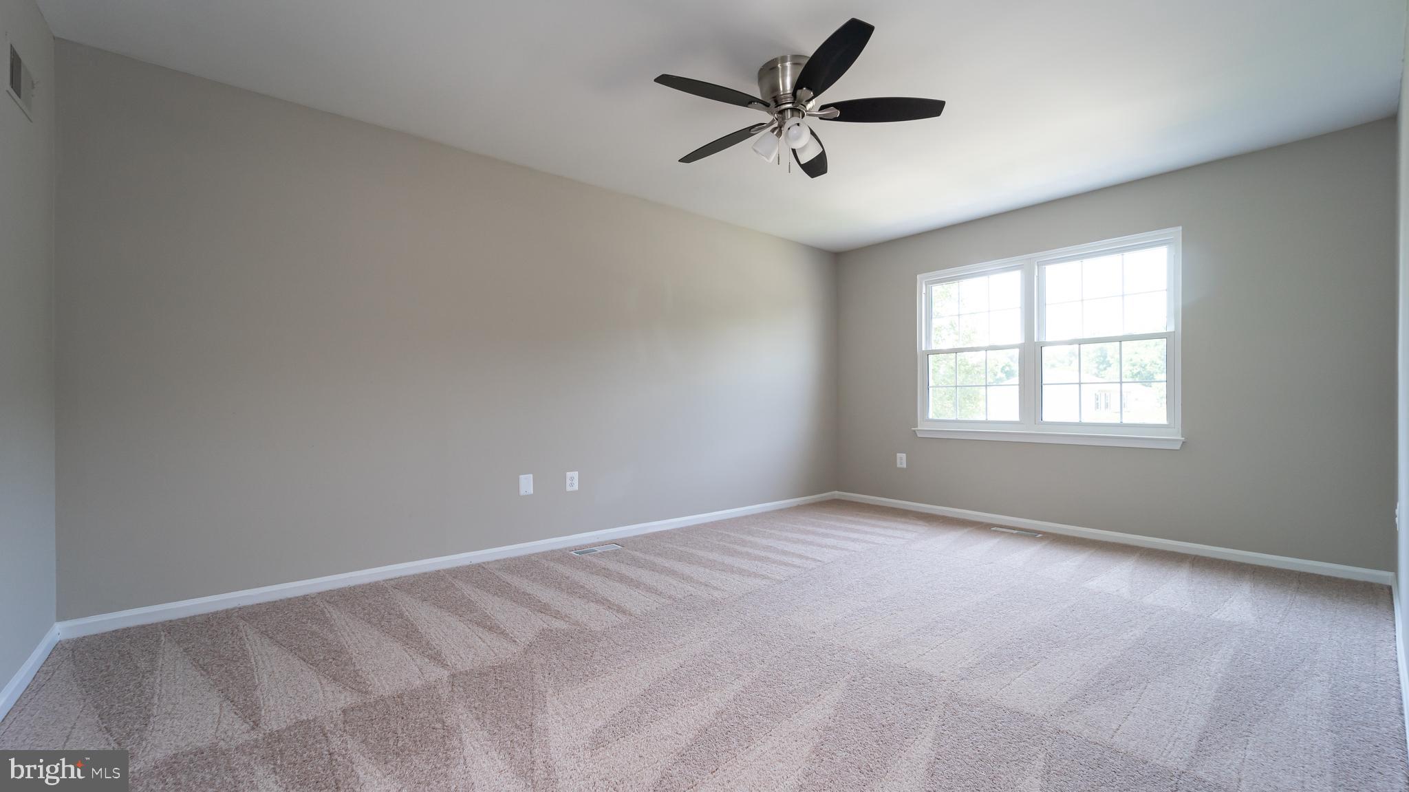 LARGO KNOLLS - Residential