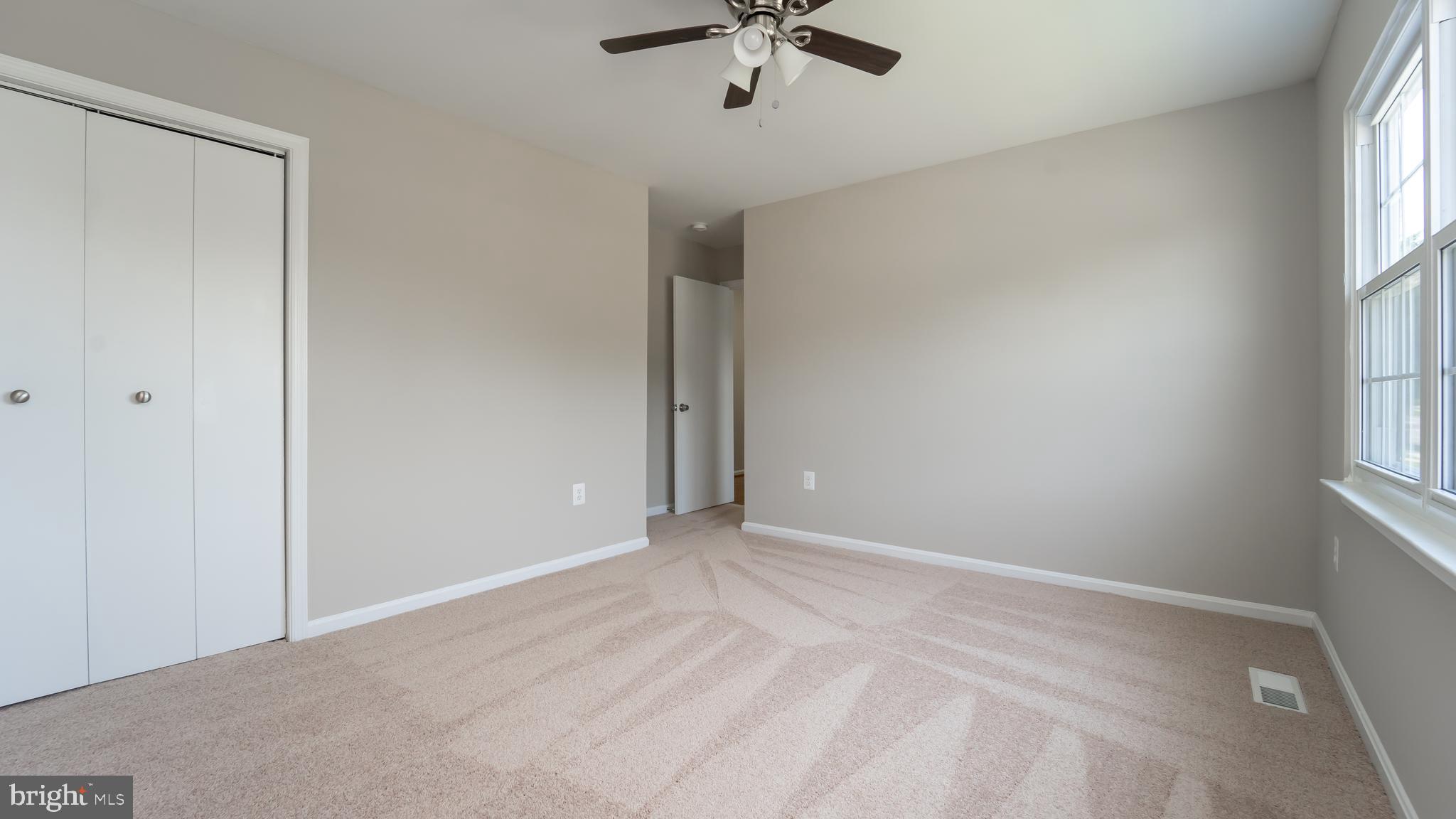 LARGO KNOLLS - Residential