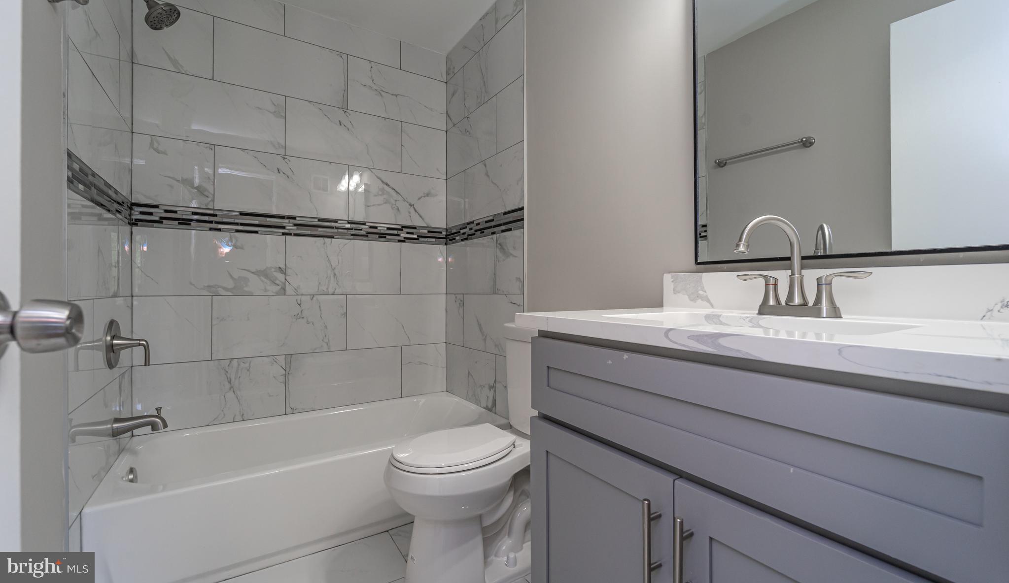 LARGO KNOLLS - Residential