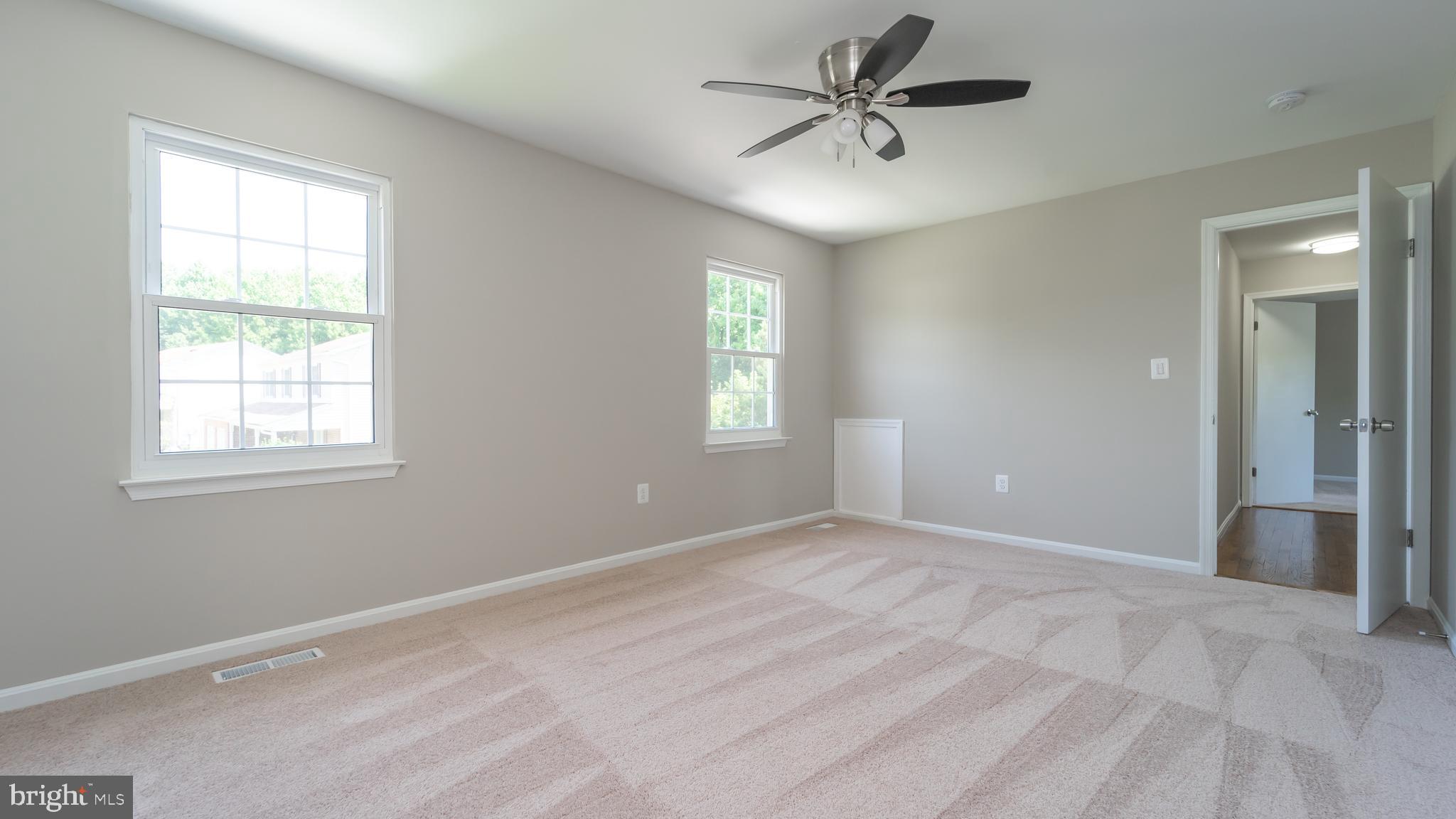 LARGO KNOLLS - Residential