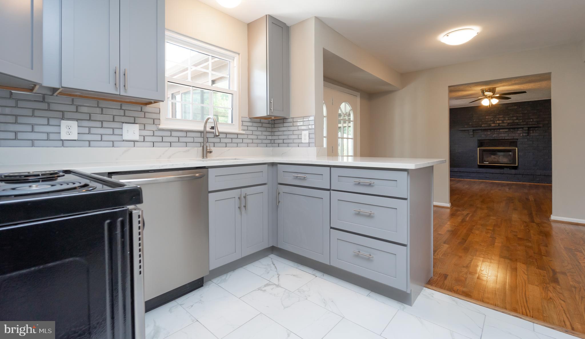 LARGO KNOLLS - Residential