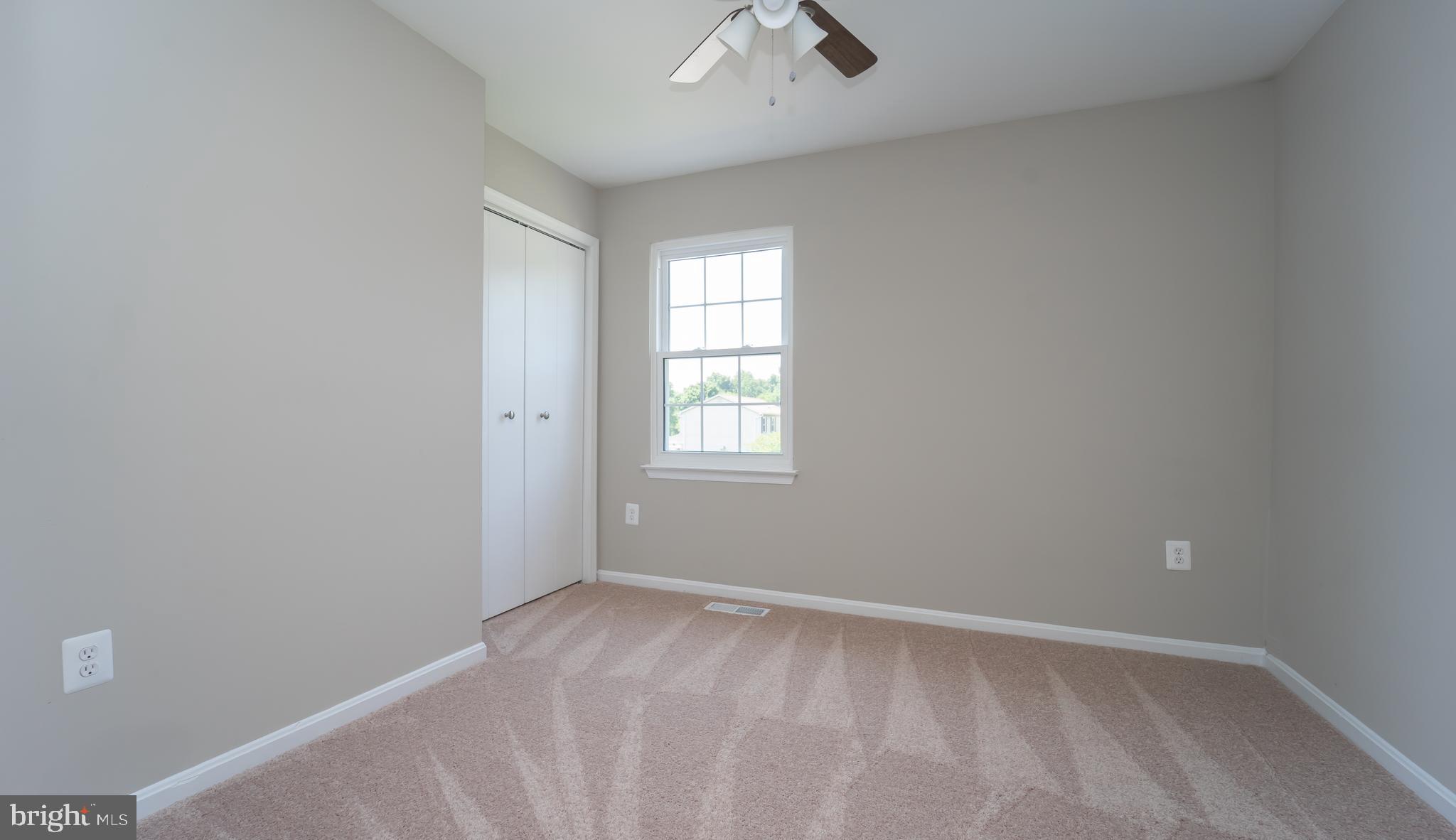 LARGO KNOLLS - Residential