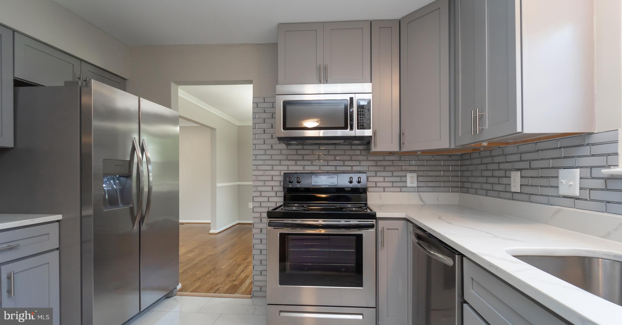 LARGO KNOLLS - Residential