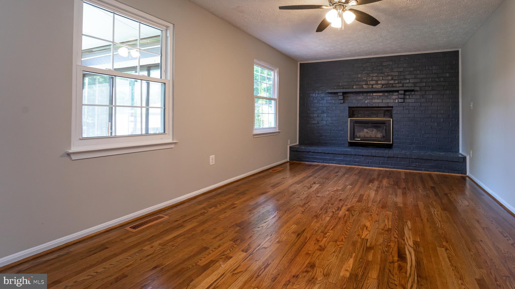 LARGO KNOLLS - Residential