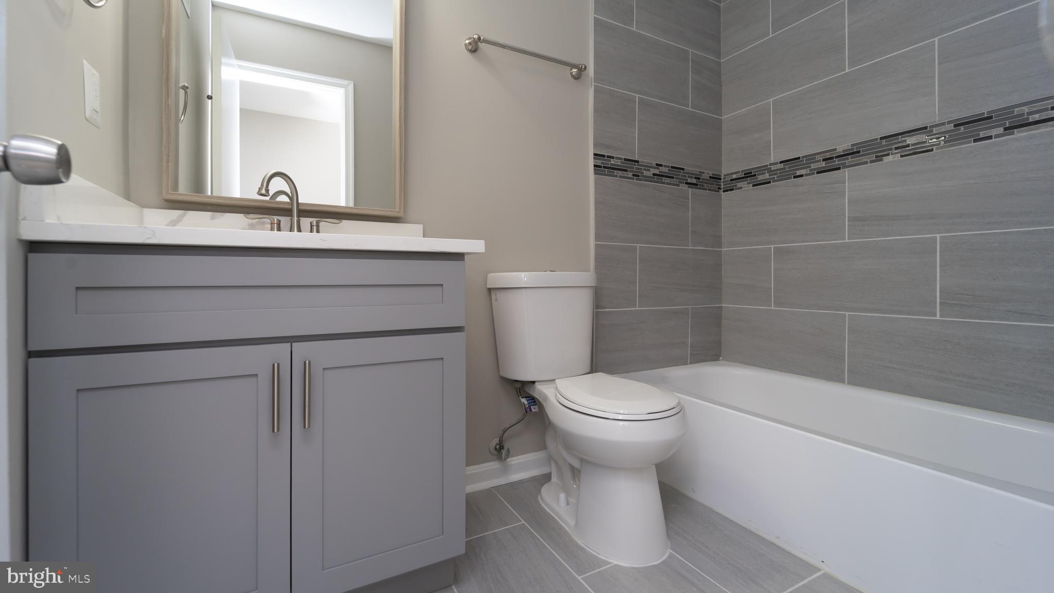 LARGO KNOLLS - Residential