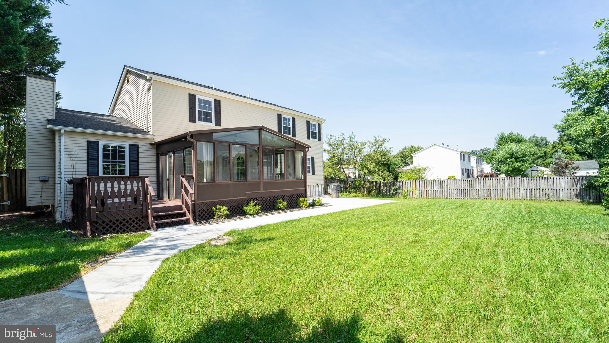 LARGO KNOLLS - Residential