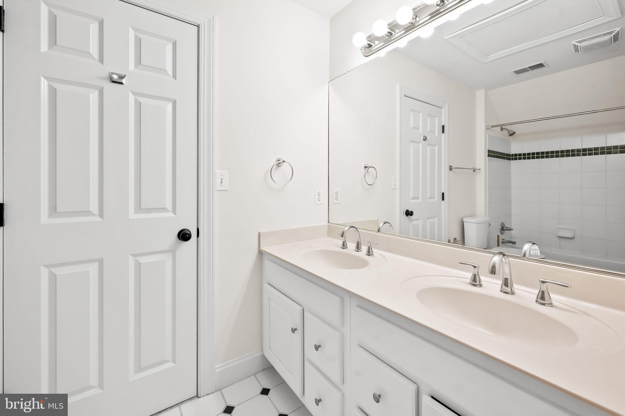 EAGLES NEST - Residential