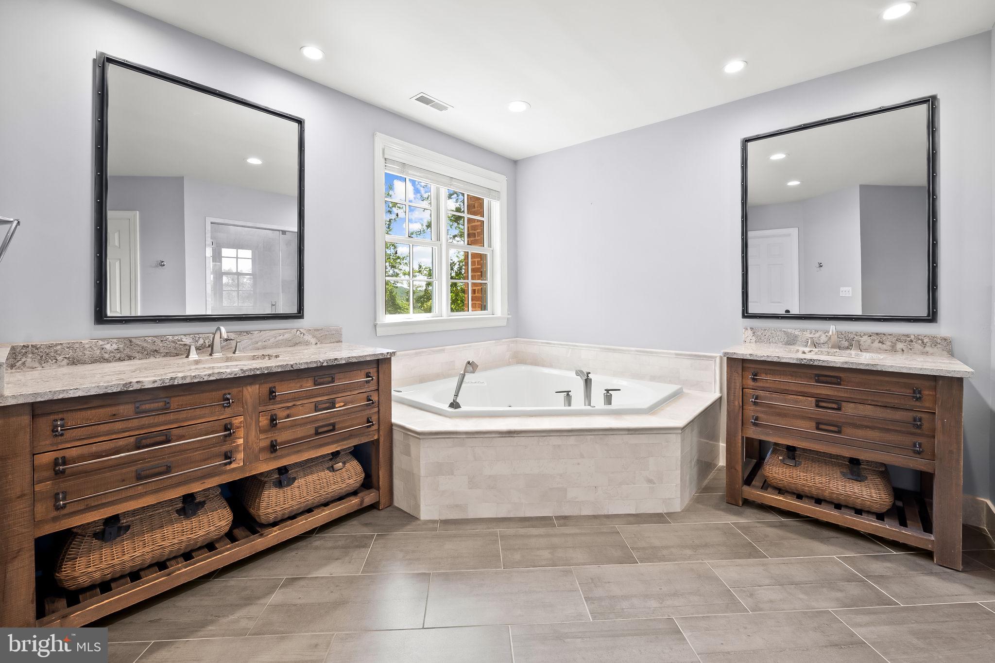 EAGLES NEST - Residential