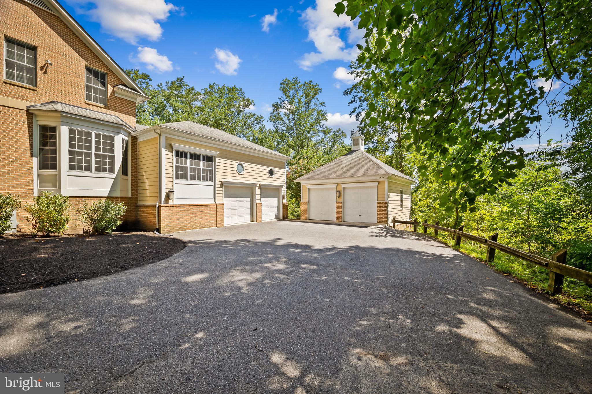 EAGLES NEST - Residential