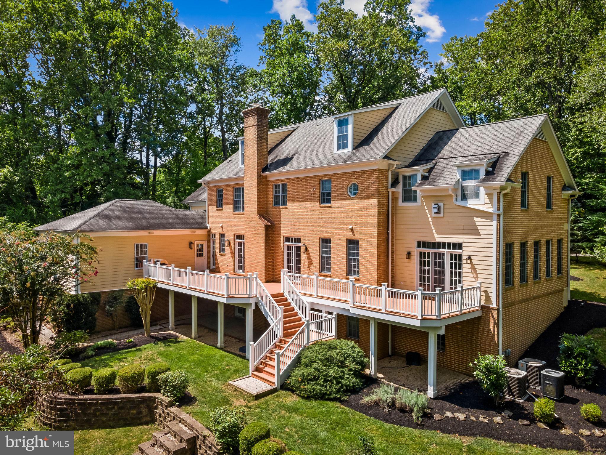 EAGLES NEST - Residential