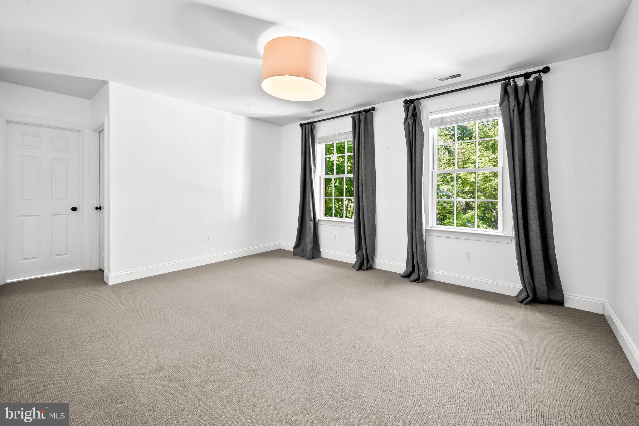 EAGLES NEST - Residential