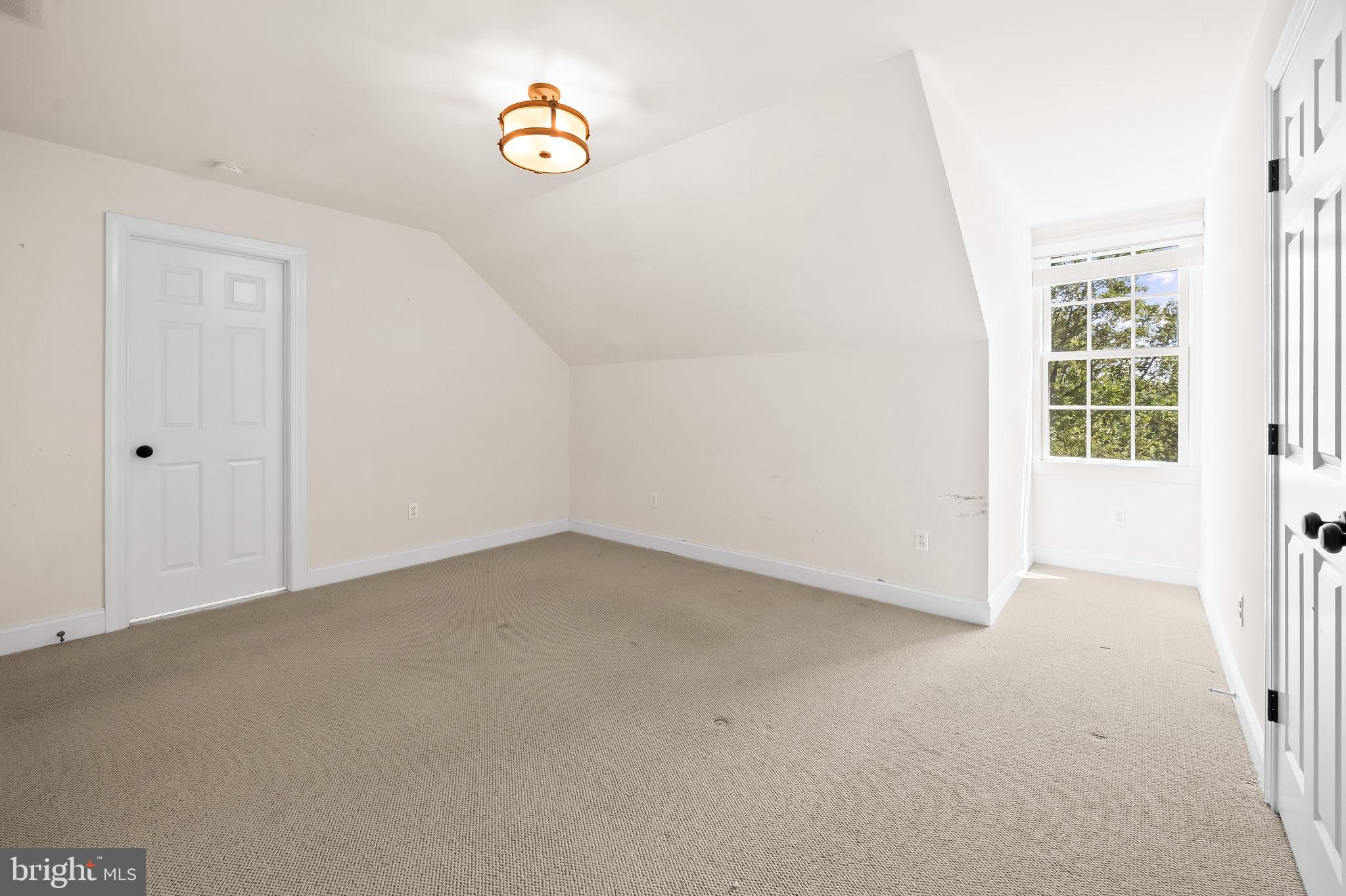 EAGLES NEST - Residential