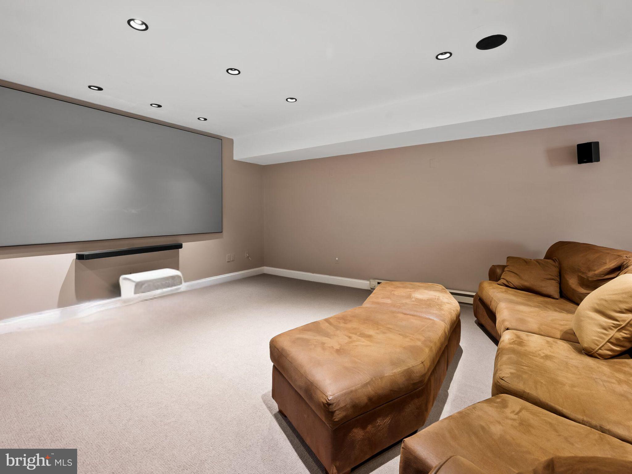 EAGLES NEST - Residential