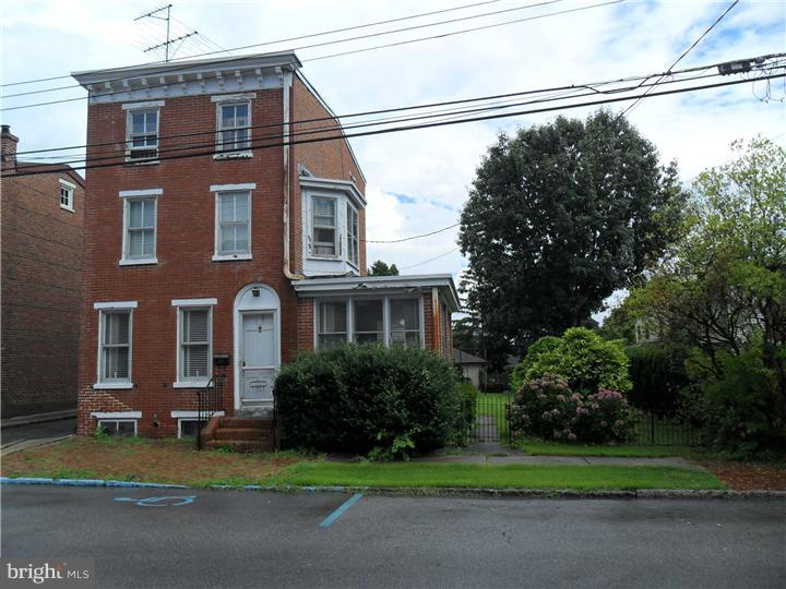 OLD NEW CASTLE - Residential Lease