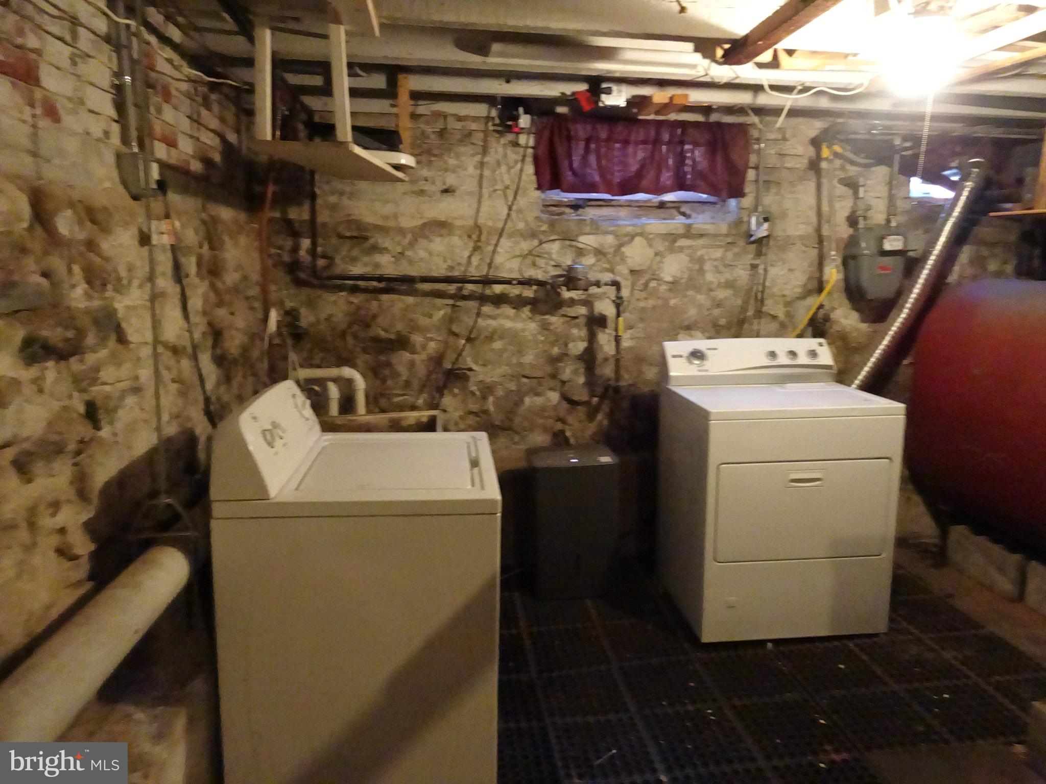 OLD NEW CASTLE - Residential Lease