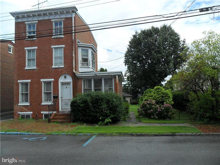 OLD NEW CASTLE - Residential Lease