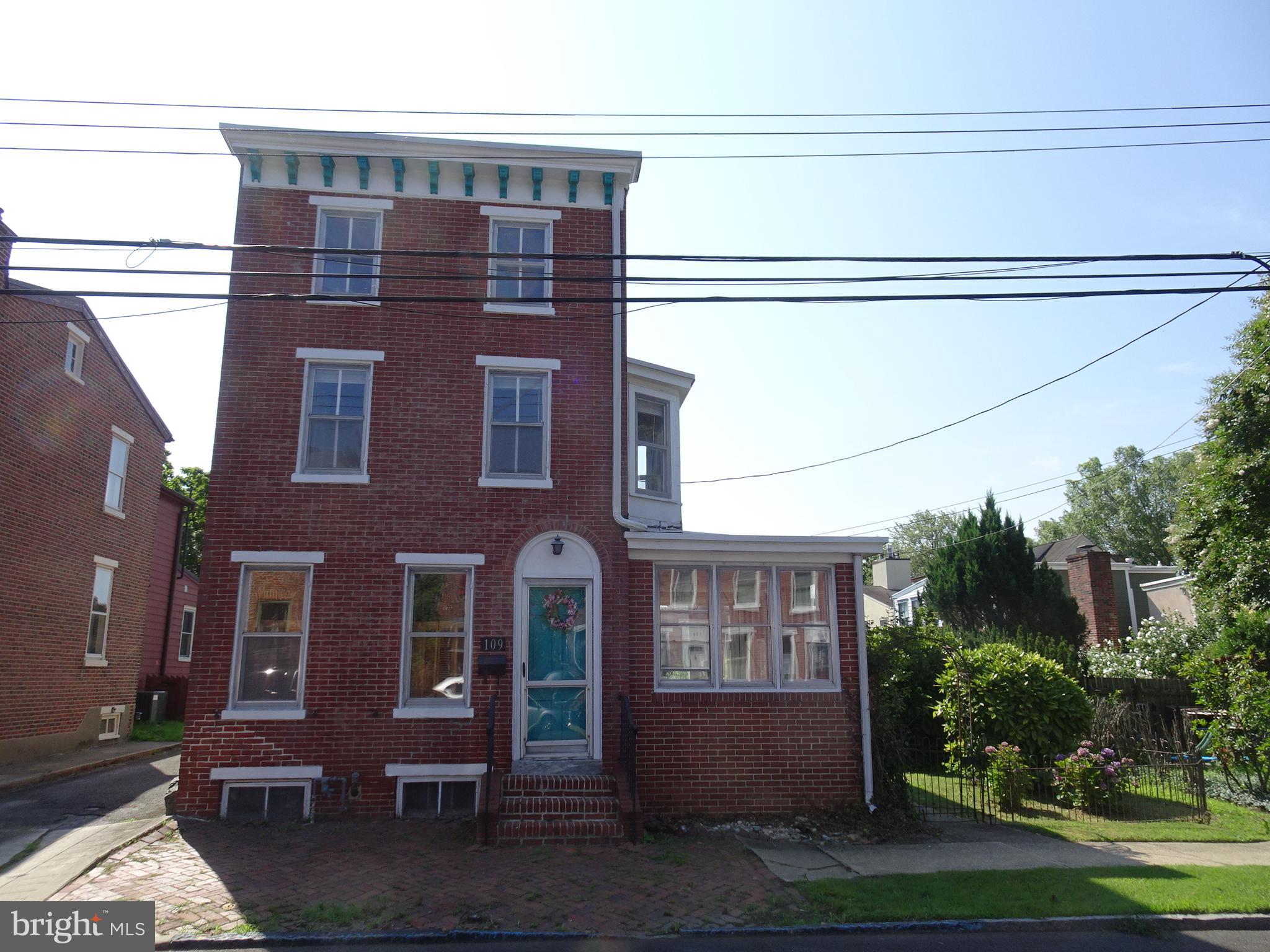 OLD NEW CASTLE - Residential Lease