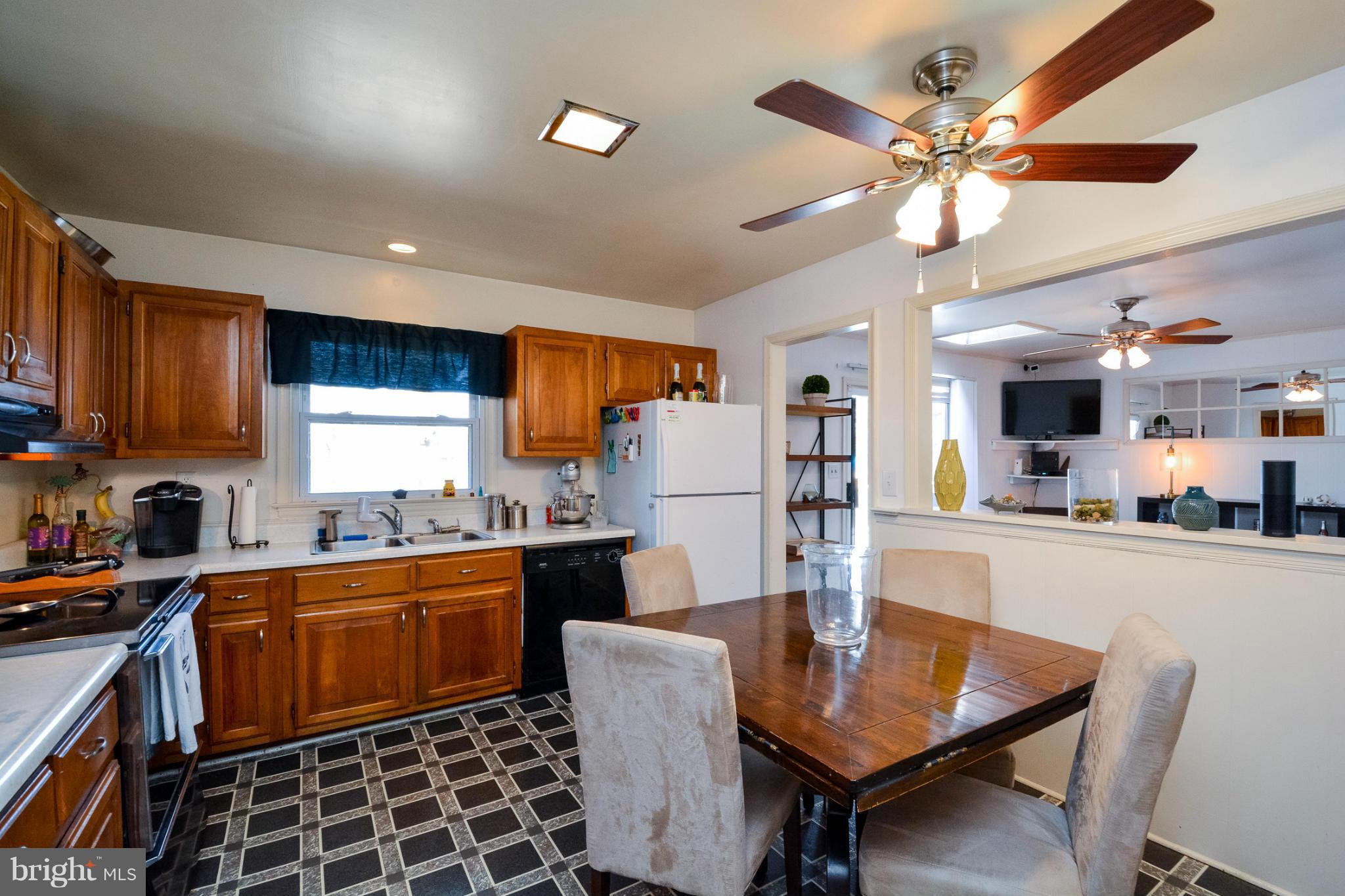 LAKE CAROLINE - Residential Lease