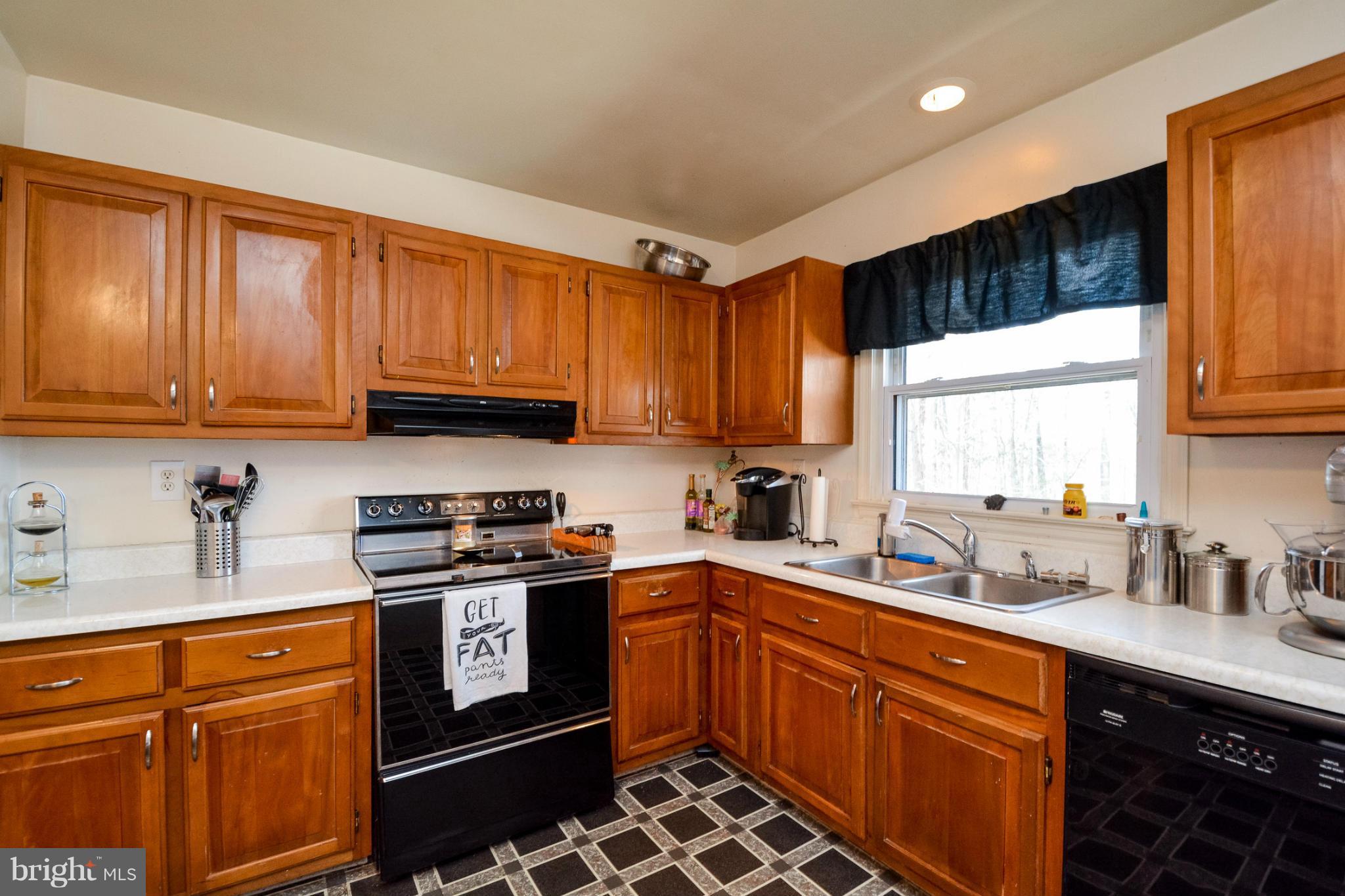 LAKE CAROLINE - Residential Lease