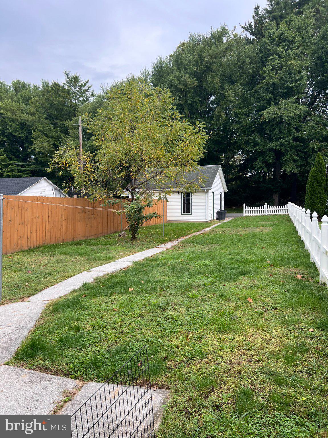 1939 W CUMBERLAND STREET