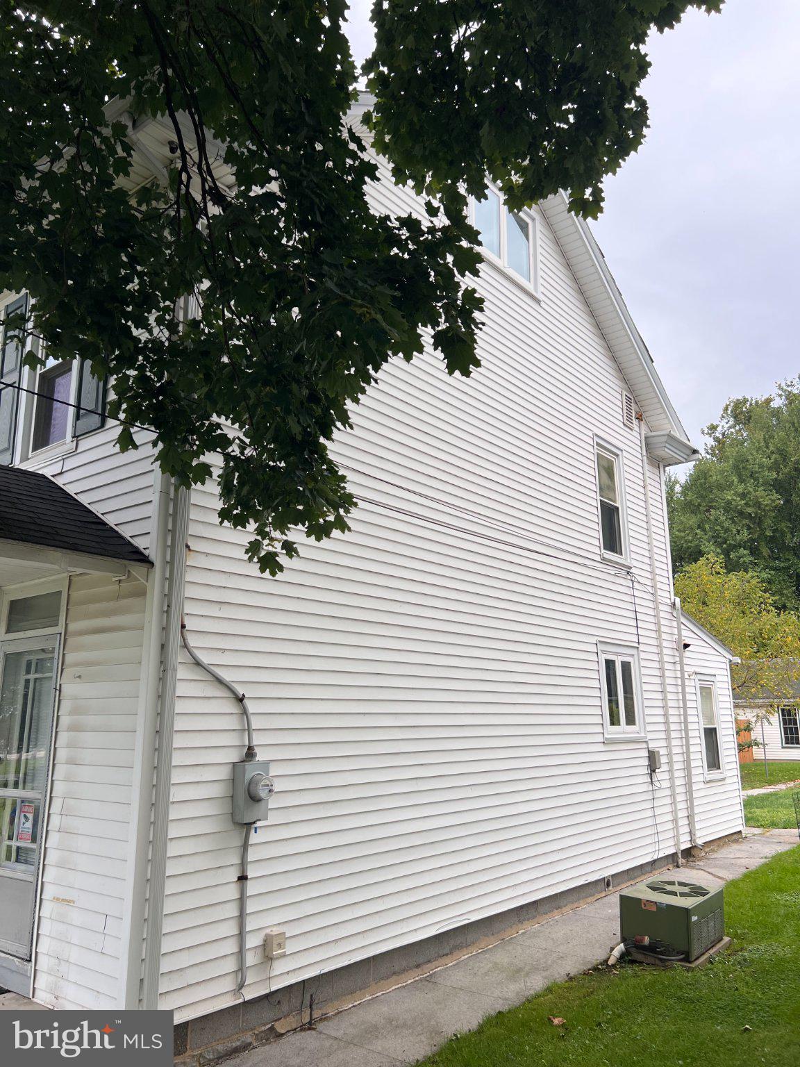 1939 W CUMBERLAND STREET