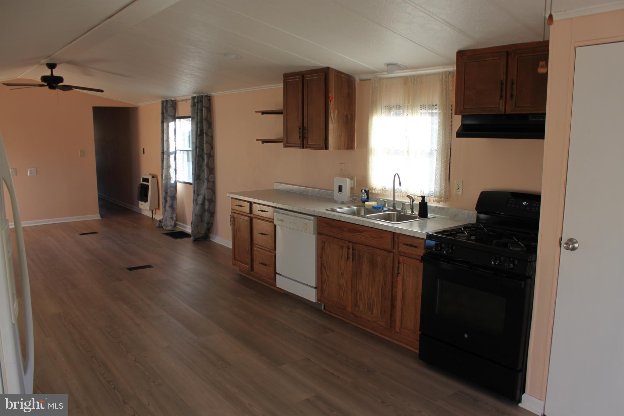 PINE MANOR - Residential