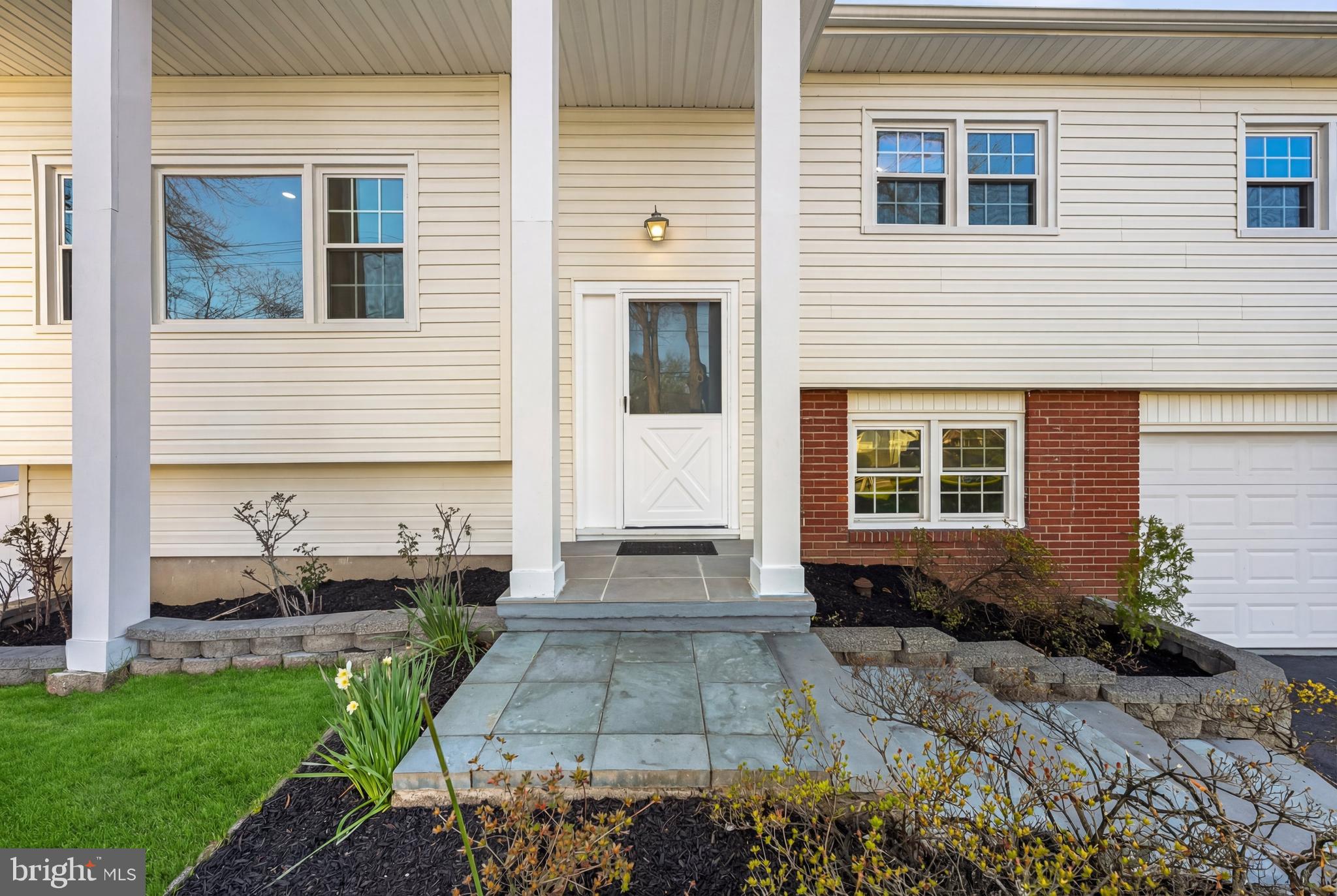 641 YDV-HAM SQUARE