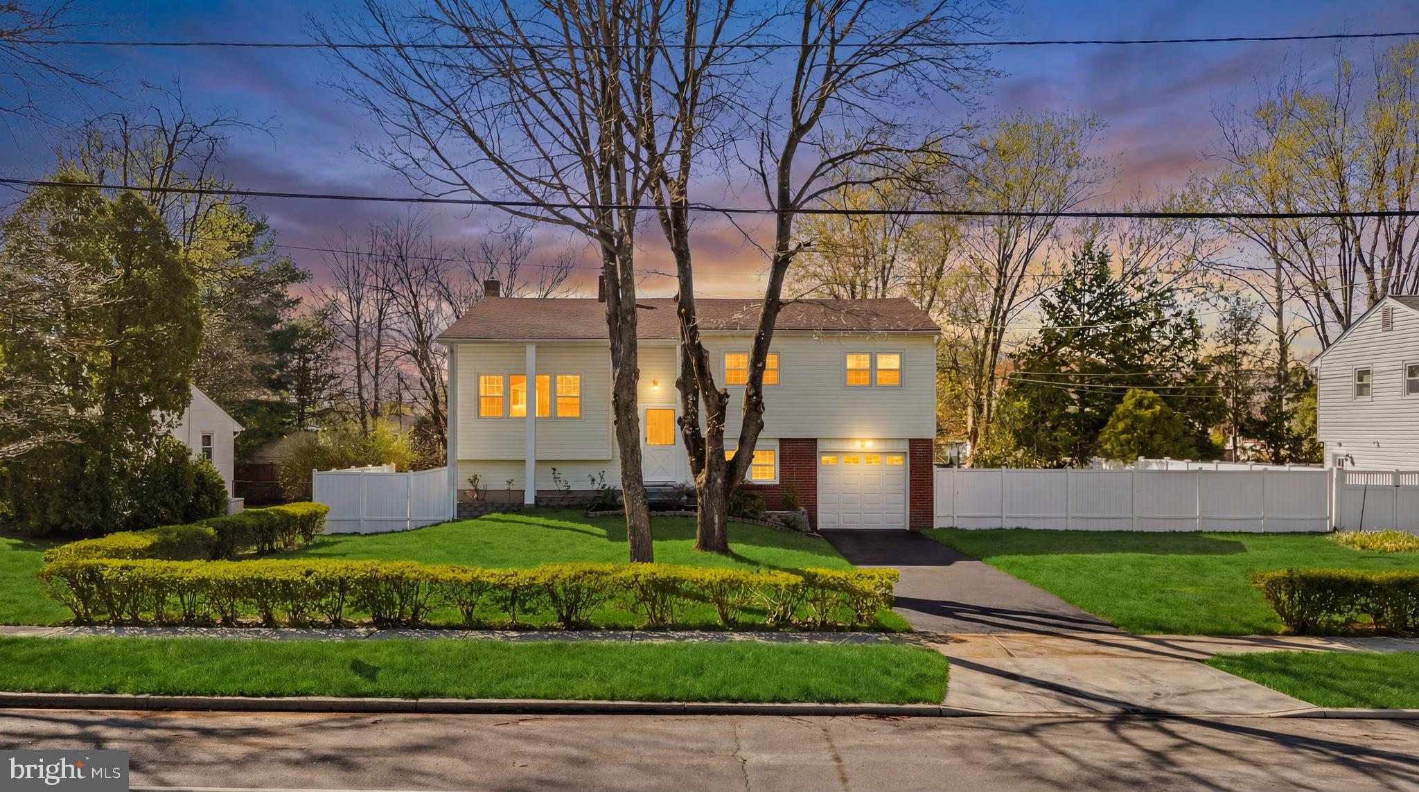 641 YDV-HAM SQUARE