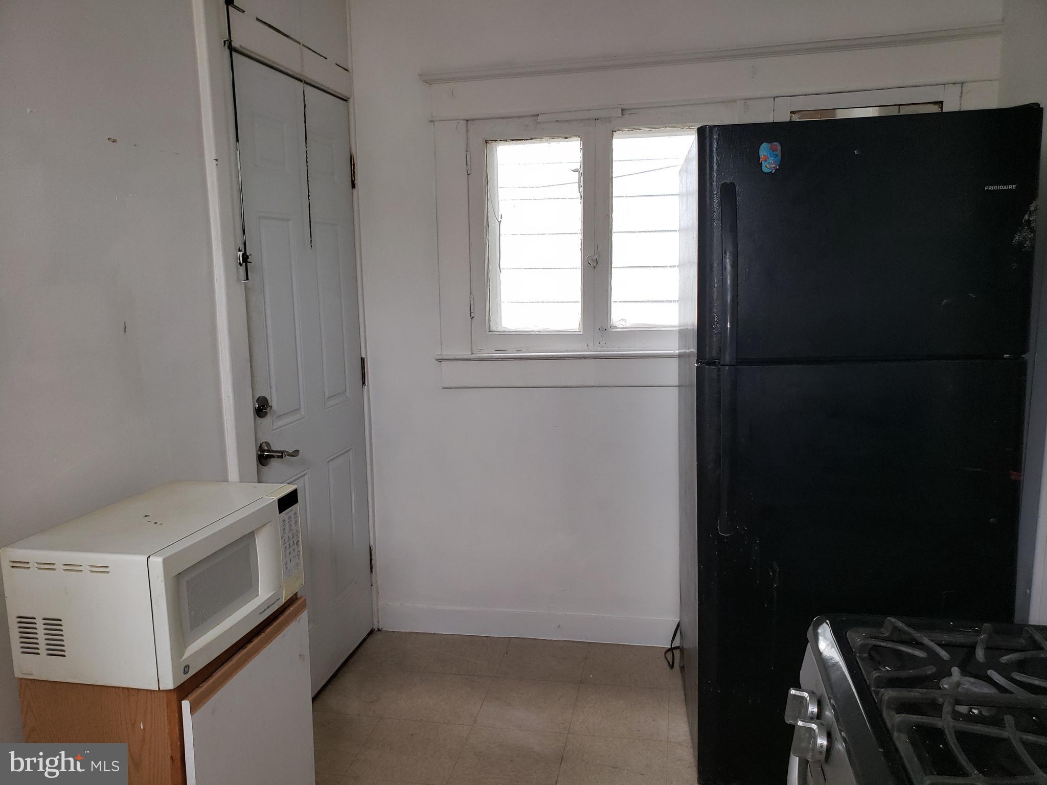 ALBEMARLE SQUARE - Residential