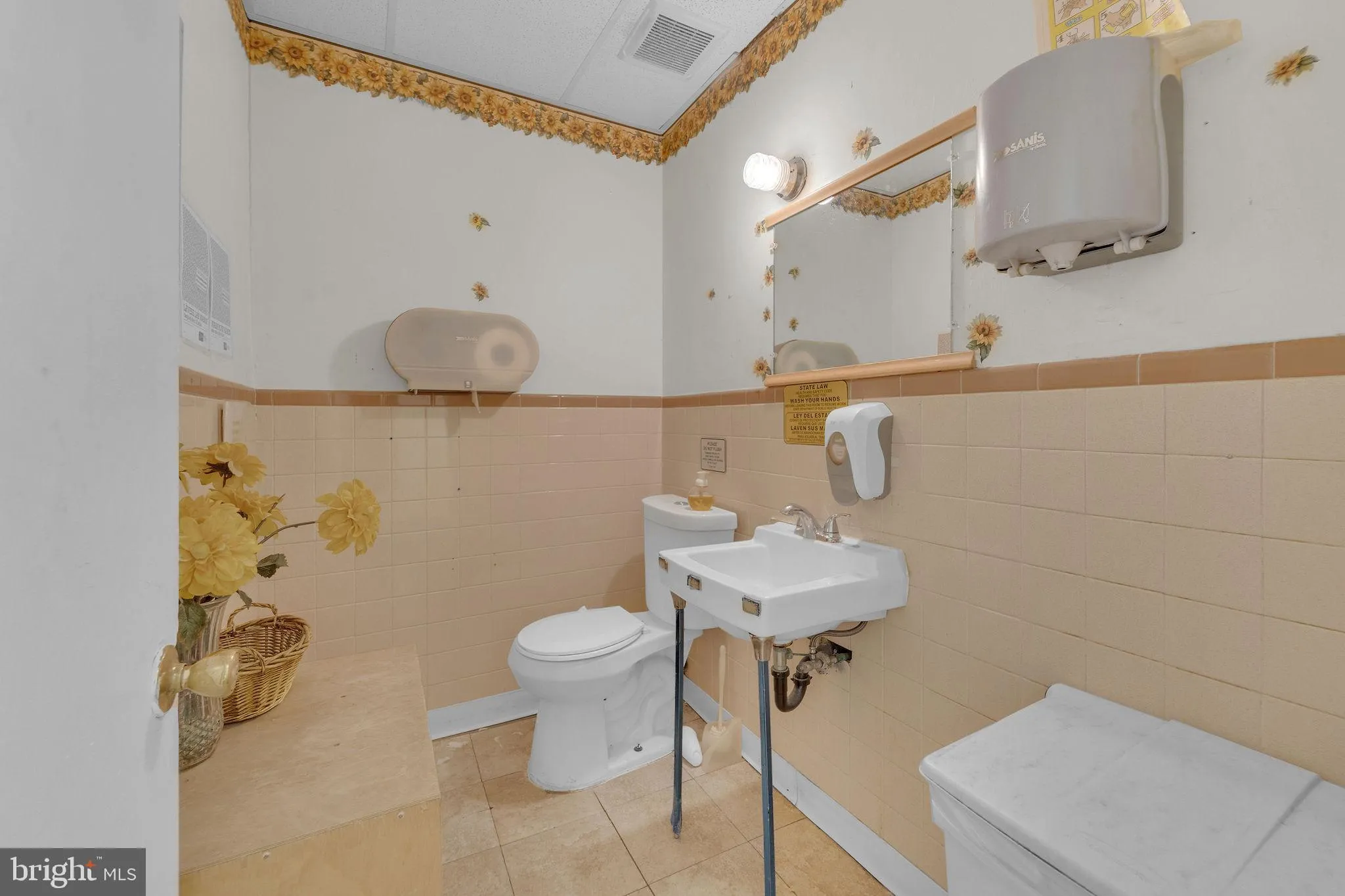 Additional image 79 of 325 Vine Street, Camden, NJ 08102
