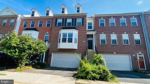 Townhouse For Rent - 8853 Modano Place<br/> FAIRFAX, VA 22031