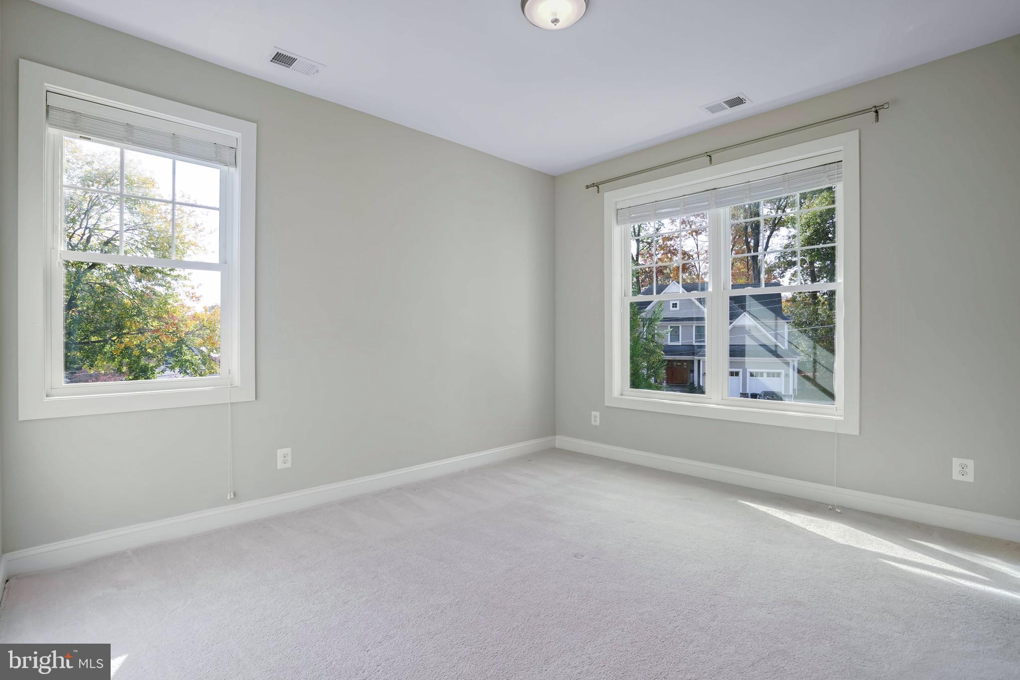 VIENNA WOODS - Residential