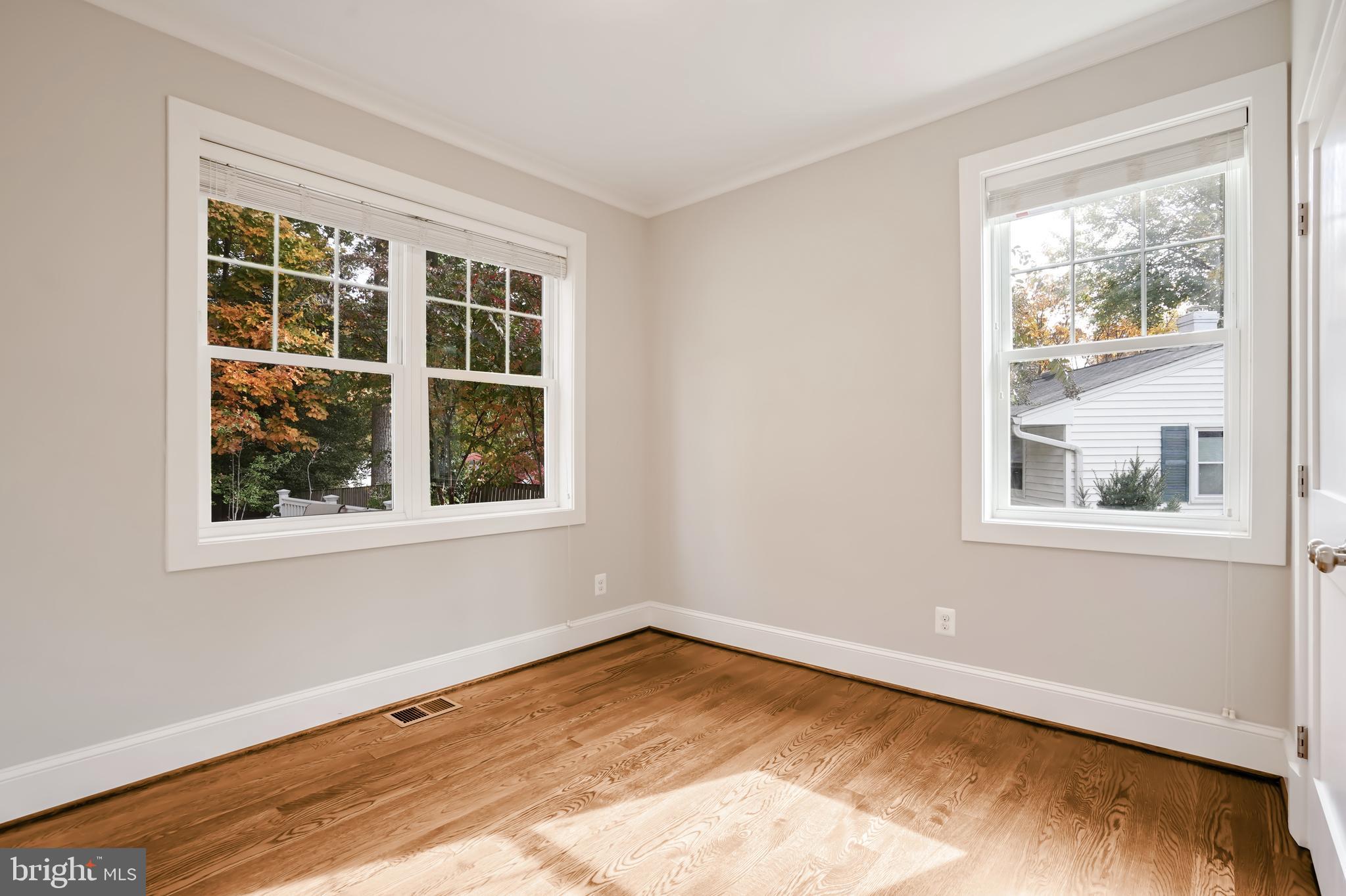 VIENNA WOODS - Residential