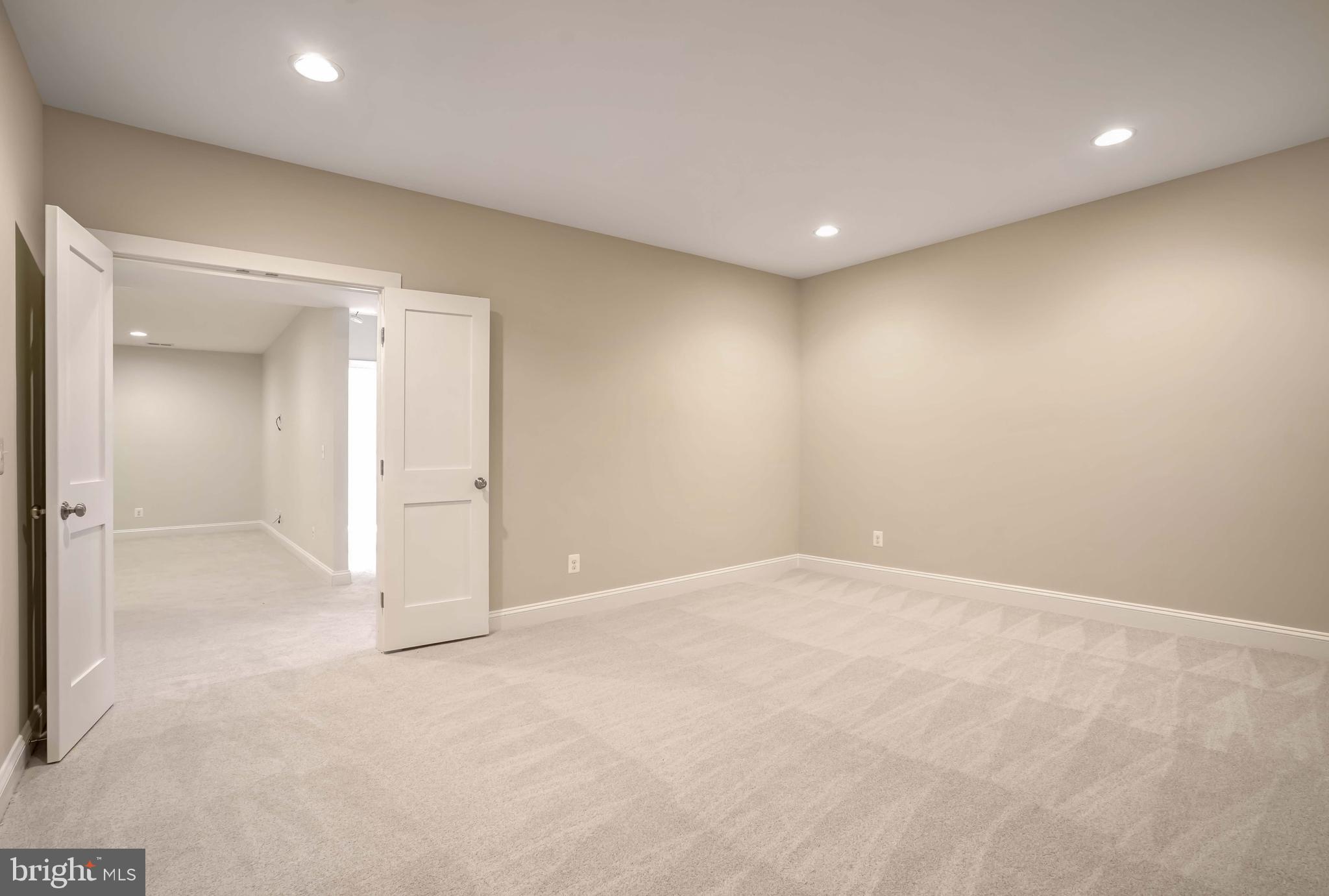 VIENNA WOODS - Residential