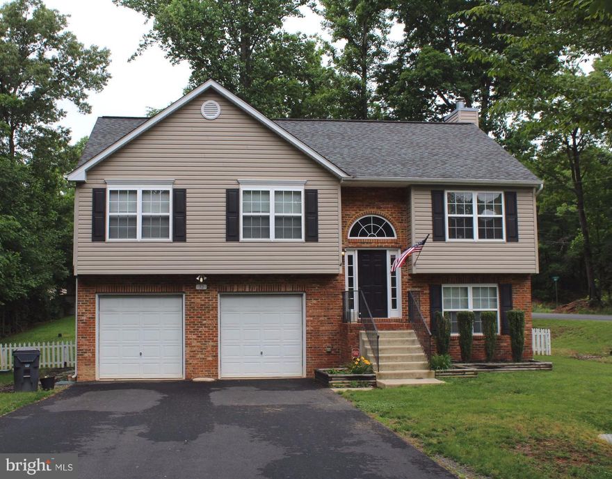 Gorgeous home walking distance to Lake Arrow Head!  Features 3 bedroom/ 2 bath on main level. Additional room/ half bath, living room w/fireplace on lower level.  Walk out to spacious deck overlooking large, fully fenced yard.   Just enough trees for privacy! Minutes from commuter lots, 95, Quantico & much more! washer/dryer provided as is. Tenant responsible for upkeep of water filter system.