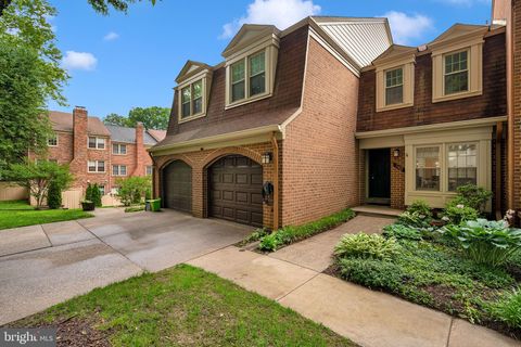 Photo of 11402 Empire Lane, ROCKVILLE, MD 20852 (MLS # MDMC2237246)