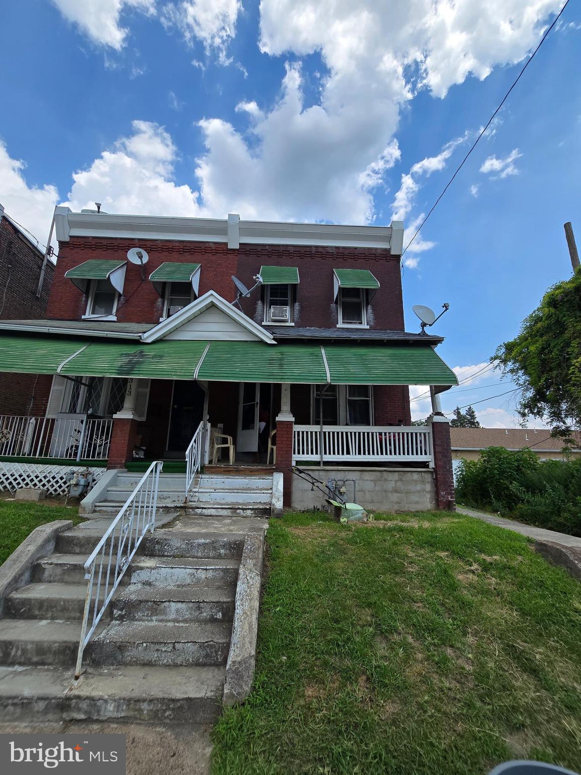 Welcome to 311 Pennell Street – a great opportunity for investors or future homeowners! This charming single-family home features 3 spacious bedrooms and 1 full bathroom, offering comfortable living in a well-established neighborhood.
Currently tenant-occupied and generating a steady $1,100/month in rental income, this property is a turnkey investment with immediate cash flow potential.
-Also can be sold as a package deal with: 1005 W 8th St, 1013 W 8th St, 346 Kerlin St, 1017 W 8th St, 2108 W 6th St, 825 Hughes St, 2104 W 6th St
NOTE: The property will be sold in AS-IS condition. The buyer is responsible for U&O.