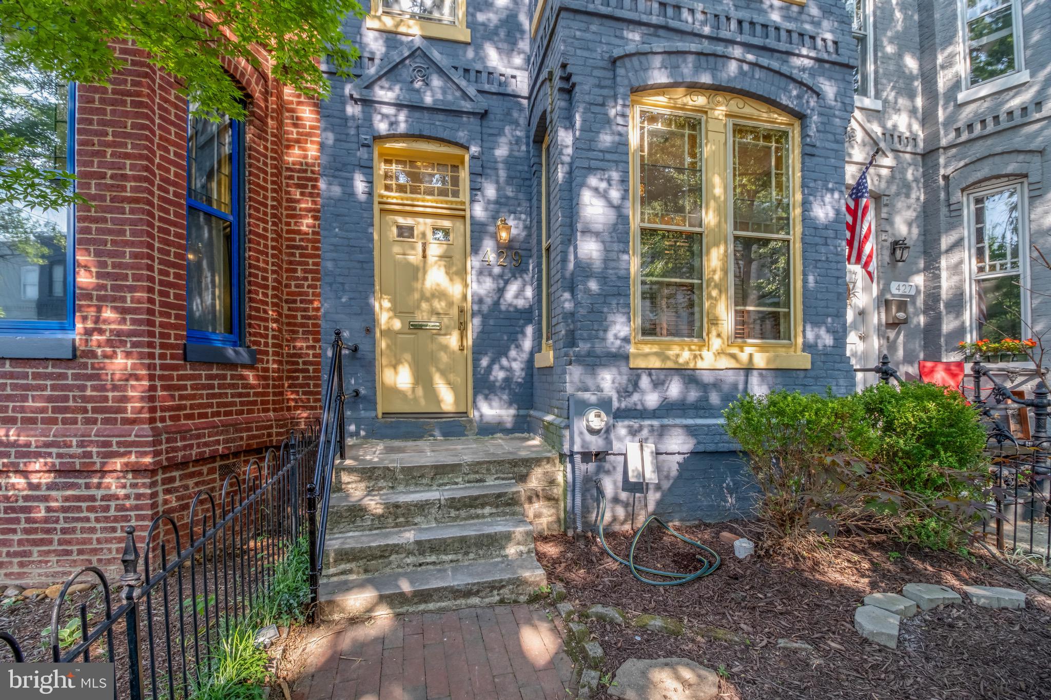 429 3RD STREET NE